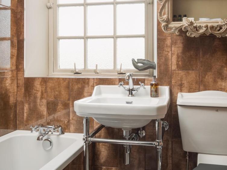 Canongate Luxury Homestay Edinburgh Buitenkant foto
